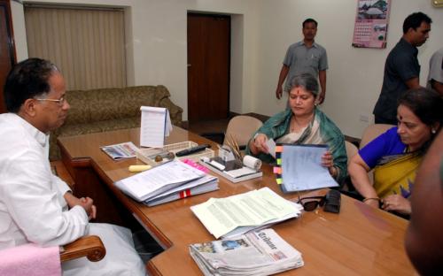 Hon’ble Chairperson Ms. Mamta Sharma alongwith Member Ms. Nirmala Samant Prabhavalkar submitted a list of recommendations to Assam Chief Minister Tarun Gogoi on the July 10th molestation of a girl in the Guwahati city