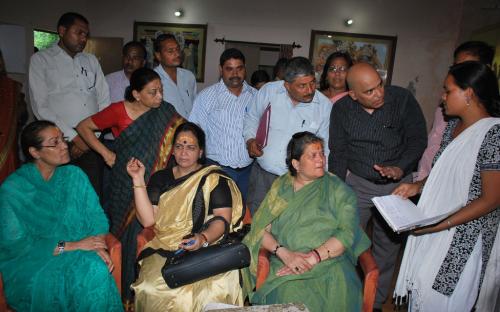 Ms. Mamta Sharma, Hon'ble Chairperson, NCW and Ms. Nirmala Samant Prabhavalkar, Hon’ble Member, NCW with other enquiry committee members visited Vrindavan 