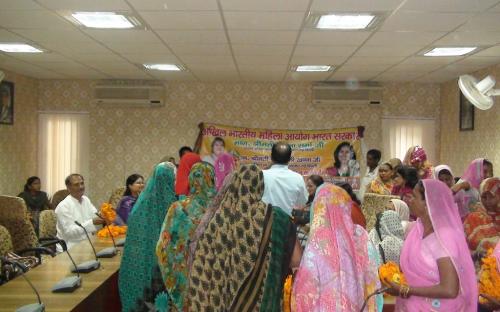 A group of women from Muraina, Madhya Pradesh visited the Commission and met Hon’ble Chairperson