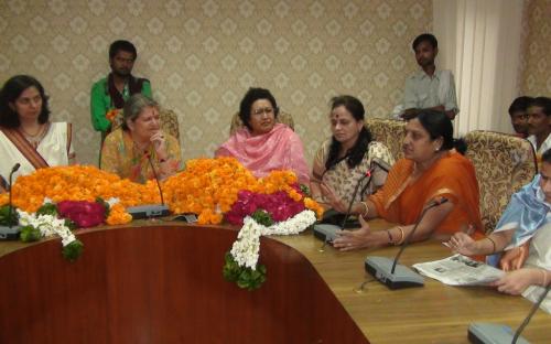 A group of women from Muraina, Madhya Pradesh visited the Commission and met Hon’ble Chairperson