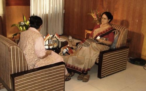 Dr. Kiran Bedi visited the Commission and meet the Chairperson, NCW