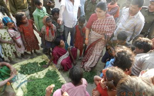 Ms. Hemlata Kheria, Member, NCW alongwith social activists/govt. officials and team of UMANG – Partners in Human Development visited Dulhin Bazar, Patna to study the condition of women specifically Dalit and Mahadalit women in Bihar