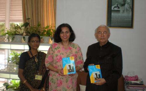 His Excellency Shri H.R.Bhardwaj, Hon’ble Governor of Karnataka met Dr. Charu Wali Khanna, Member, NCW and Ms. Kareena Thengamam, PRO, NCW during their visit to Bangalore on 16.10.2011, with regard to “Protection of women against Sexual Harassment at Work Place”